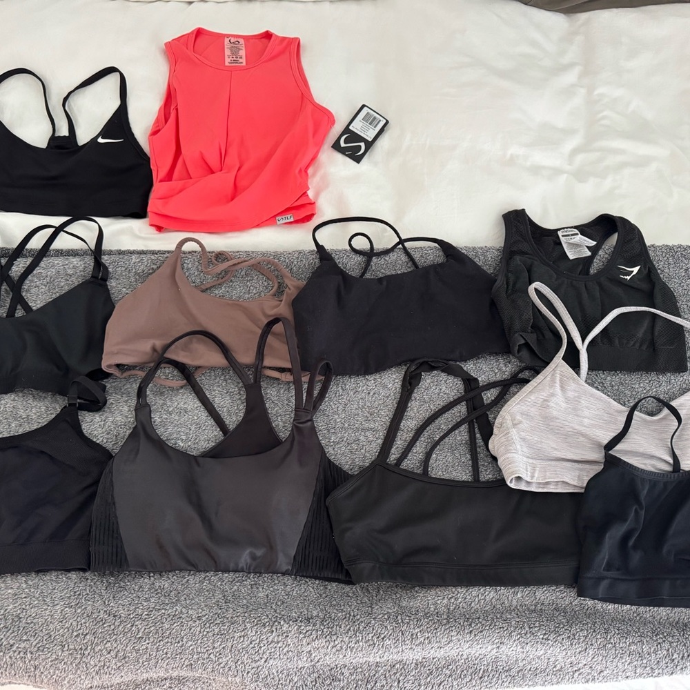 Gymshark Black Sports Bra Strappy Design Moisture-Wicking